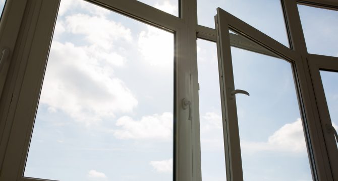 Featured image for post: 7 Benefits of Replacing Your Windows With Vinyl