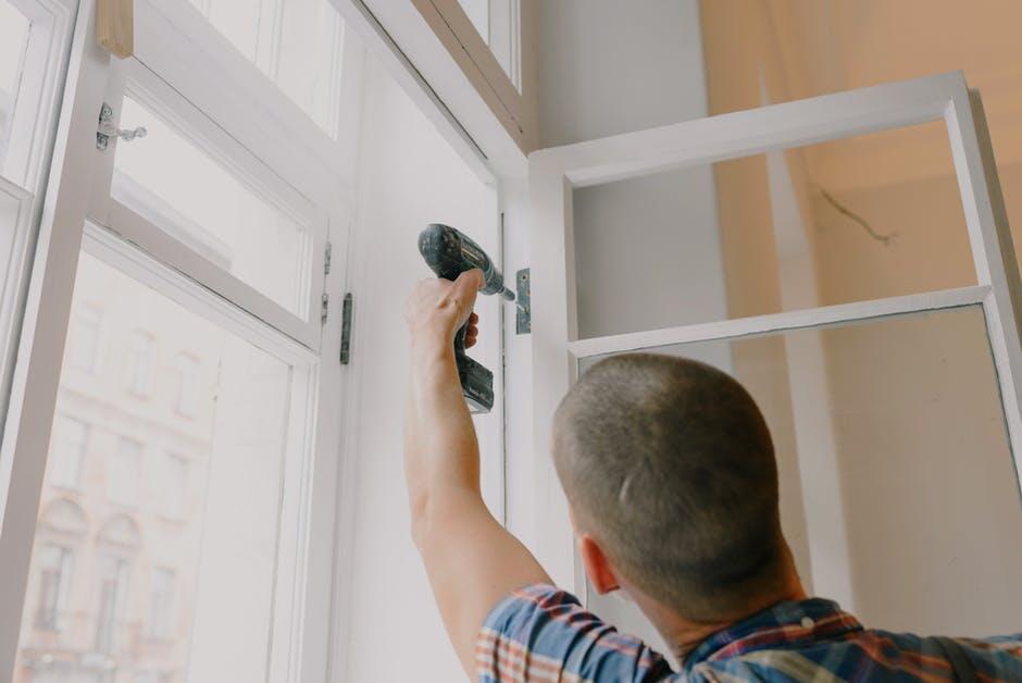 Featured image for post: 12 Key Signs You Need Window Replacement Now